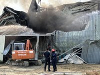 高雄本洲工業區工廠清晨大火 消防灌救撲滅