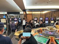 高雄檢警掃蕩2賭博電玩場扣189機台 1負責人收押