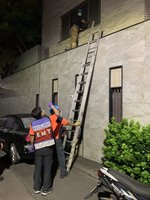 剛返國受困住家電梯2天  台南夫妻脫水被救出