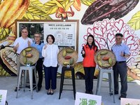 全台首發可可碳標籤在屏東  周春米：齊步世界永續