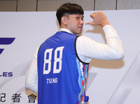 曾祥鈞加盟名古屋戰鷹  挑背號88紀念已逝父親