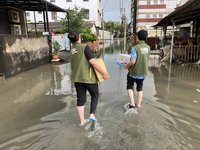 受助家庭躲避難所、家具被泡爛  民團緊急救援