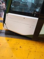 輕軌遭汽車擦撞 高捷公司：若確認對方違規將求償