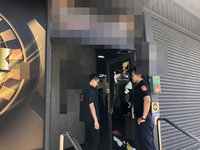 疑感情糾紛丈夫砸妻子工作店家 嘉縣警方追緝中