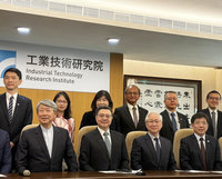 卓榮泰視察工研院 盼打造台灣產業永續競爭力