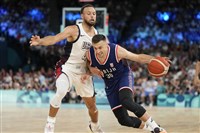 美國95比91驚險擊敗塞爾維亞 晉級奧運男籃金牌戰