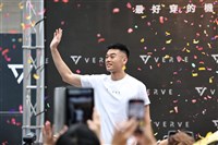 李洋想選羽協理事長 王齊麟力挺送祝福