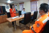 巡護九號55天巡護近萬浬 管碧玲高雄港迎接慰勉