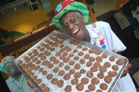 Famous Amos巧克力餅乾創辦人艾摩斯辭世 人生大起大落淡泊名利