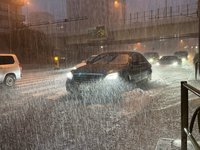 東京多處強降雨 列車新幹線一度停駛