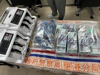 博弈桌遊店暗藏賭場 屏警查扣逾300萬元逮90人