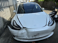 台中男撞斷路燈後逃逸 警1小時內查獲