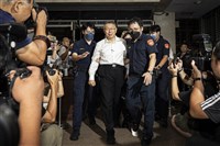 京華城案柯文哲拒夜間偵訊欲離開遭逮 鄭銘謙：北檢依法妥適處理