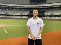 亞青柯敬賢大巨蛋練球敲3轟 笑稱是魔鷹弟弟「小鷹」