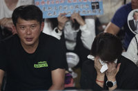 柯文哲羈押庭持續 黃國昌黃珊珊北檢外聲援