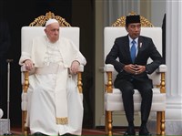 方濟各見印尼總統佐科威 明訪東南亞最大清真寺