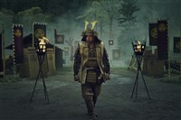 幕府將軍勇奪14項艾美獎破紀錄 潔美李寇蒂斯首獲獎