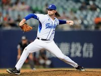 藍力7局好投助悍將奪勝 拿MVP與陳念琴一起跳舞[影]