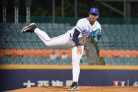 羅戈穿不一致深藍內襯衣被要求更換 悍將教練不滿抗議