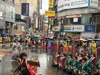 台中國際踩舞嘉年華移師豐原  雨中演出民眾相挺