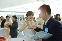 高雄集團婚禮109對新人完婚 陳其邁見證並祝福