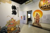 屏東戲棚布景畫師陳冠良展 邀民眾「捧場」彩繪之美