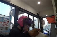 外送員疑「偷餐慣犯」餐點拿了就走  店家怒報警