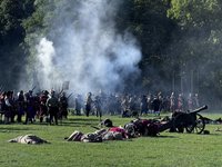 重現捷克白山戰役槍砲巨響 逾千位士兵震撼演出