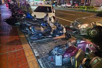 男子酒駕撞4轎車7機車  中壢警：公共危險罪送辦