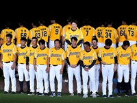 學弟們不捨引退爆哭 周思齊笑言肩膀都濕了