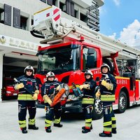 竹縣消防局配新消防衣 設有吸光螢光條提升辨識度