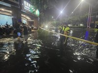 瞬間暴雨夜襲宜蘭羅東 水深一度及膝