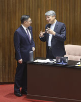 企業大老不滿颱風假政治決定 郭智輝：尊重