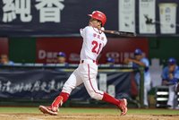 中職天母保留比賽 李凱威3安猛打賞龍隊奪勝