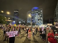 以哈戰爭週年 以色列人質家屬烽火中持續抗爭悼念