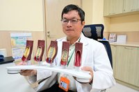 新手爸抱娃上樓突發心痛 心導管手術化解危機