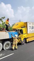 台南大貨車疑追撞砂石車  1駕駛命危送醫