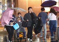 颱風康芮逼近  全國22縣市10/31停班停課