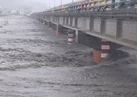 颱風康芮挾豪雨南北河川暴漲 玉里大橋花蓮大橋封閉