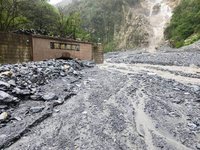 蘇花路廊匯德隧道北口坍方  拚11/2中午搶通