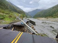 宜蘭縣南澳多處鄉道路基遭淘空中斷  影響通行