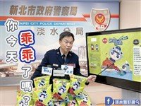 淡水警攜手福佑宮  打造專屬宣導品「無敵乖乖」