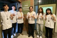 弘光師生赴韓參賽 爆米香融入歐風麵包奪3金6銀