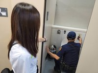 預防偷拍犯罪 中市警強化檢測捷運廁所