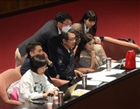 立法院上演表決戰 朝野台下關注棒球12強台美大戰 