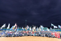 關懷盃開幕職棒球星齊聚台東 張惠妹贈1000個手套