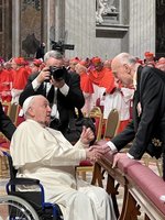 教宗撞傷下巴瘀青  駐教廷使館代賴總統致函問候