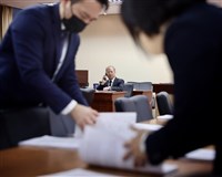 龔明鑫離開內政委員會遭譴責 政院：並無違失