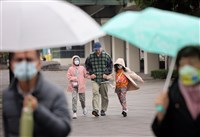 冷氣團減弱各地氣溫稍回升 下半天雨勢趨緩