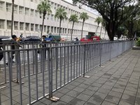 柯文哲涉京華城案遭起訴  北市警架拒馬安維交管